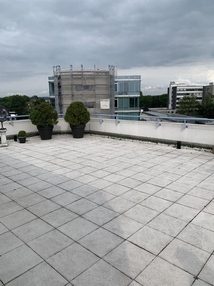 Im Herzen Von Wiesdorf- Blick Auf Das Bayer-Kreuz -Appartement Mit 2 Schlafzimmern-Fuer 3 Personen -Zentral Gelegen - Friedrich Ebert Platz 5A , 4Te Etage - Dachterrasse Und Sauna - Kaution Pflicht - レバークーゼン エクステリア 写真