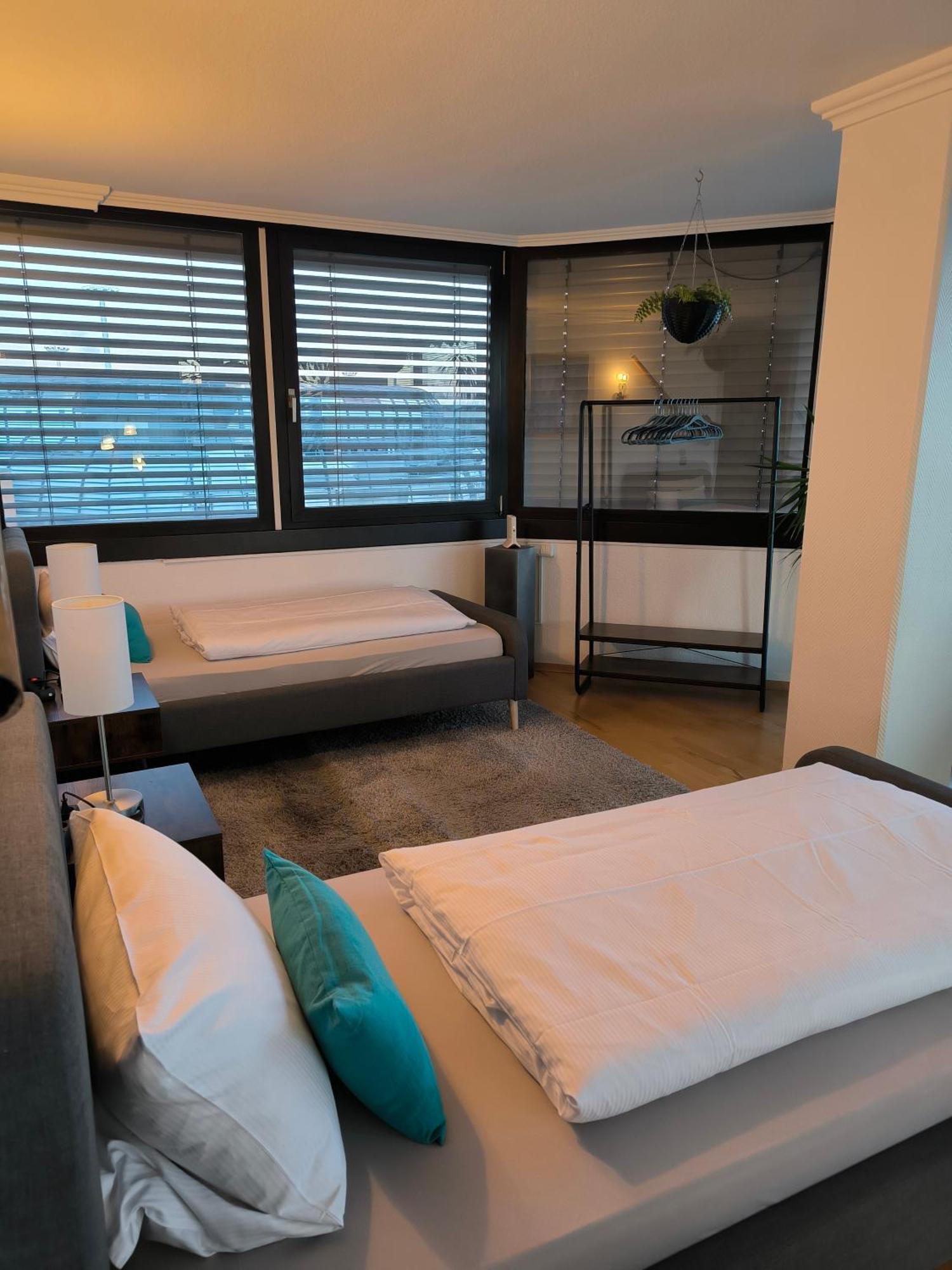 Im Herzen Von Wiesdorf- Blick Auf Das Bayer-Kreuz -Appartement Mit 2 Schlafzimmern-Fuer 3 Personen -Zentral Gelegen - Friedrich Ebert Platz 5A , 4Te Etage - Dachterrasse Und Sauna - Kaution Pflicht - レバークーゼン エクステリア 写真