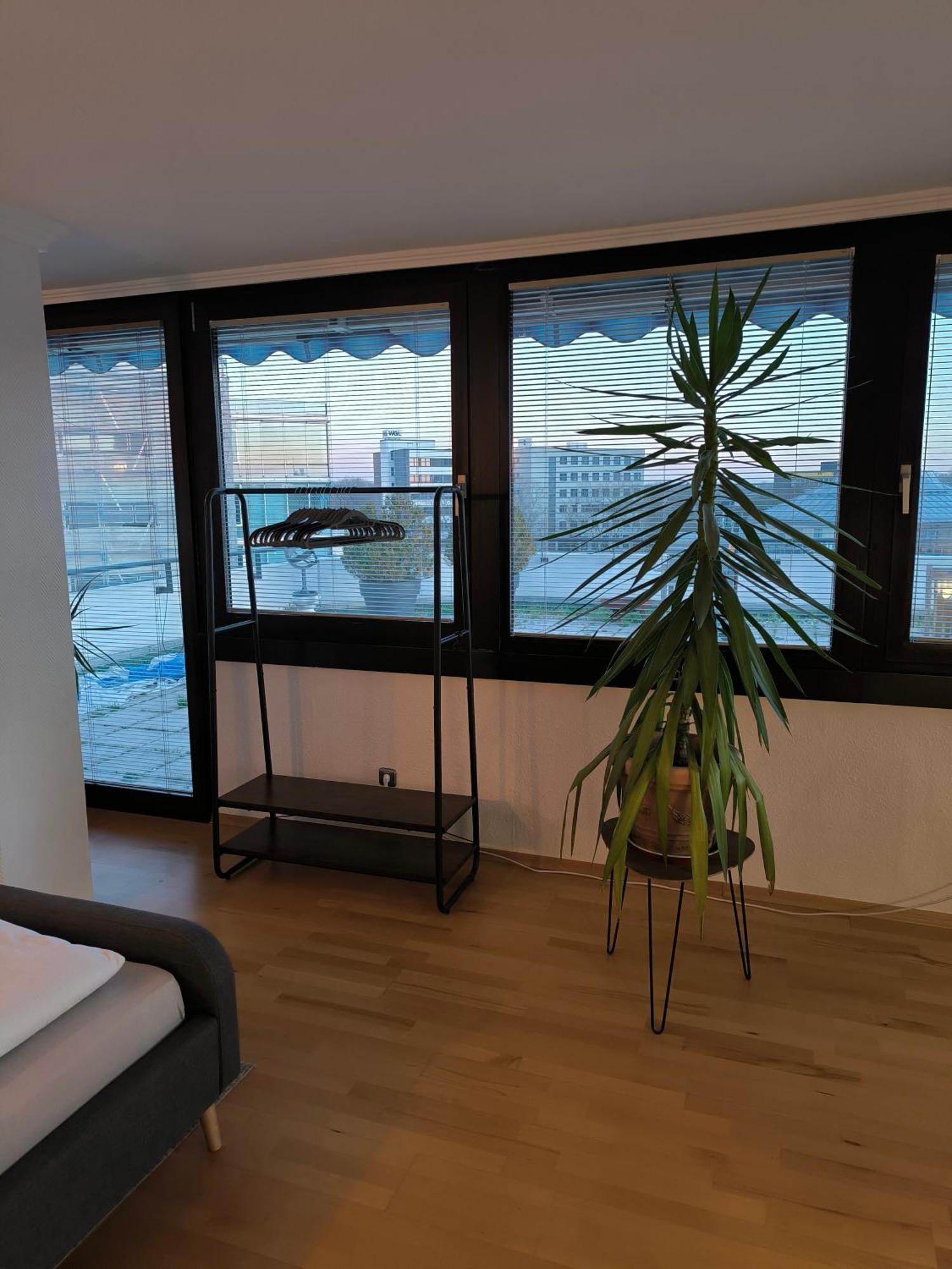 Im Herzen Von Wiesdorf- Blick Auf Das Bayer-Kreuz -Appartement Mit 2 Schlafzimmern-Fuer 3 Personen -Zentral Gelegen - Friedrich Ebert Platz 5A , 4Te Etage - Dachterrasse Und Sauna - Kaution Pflicht - レバークーゼン エクステリア 写真