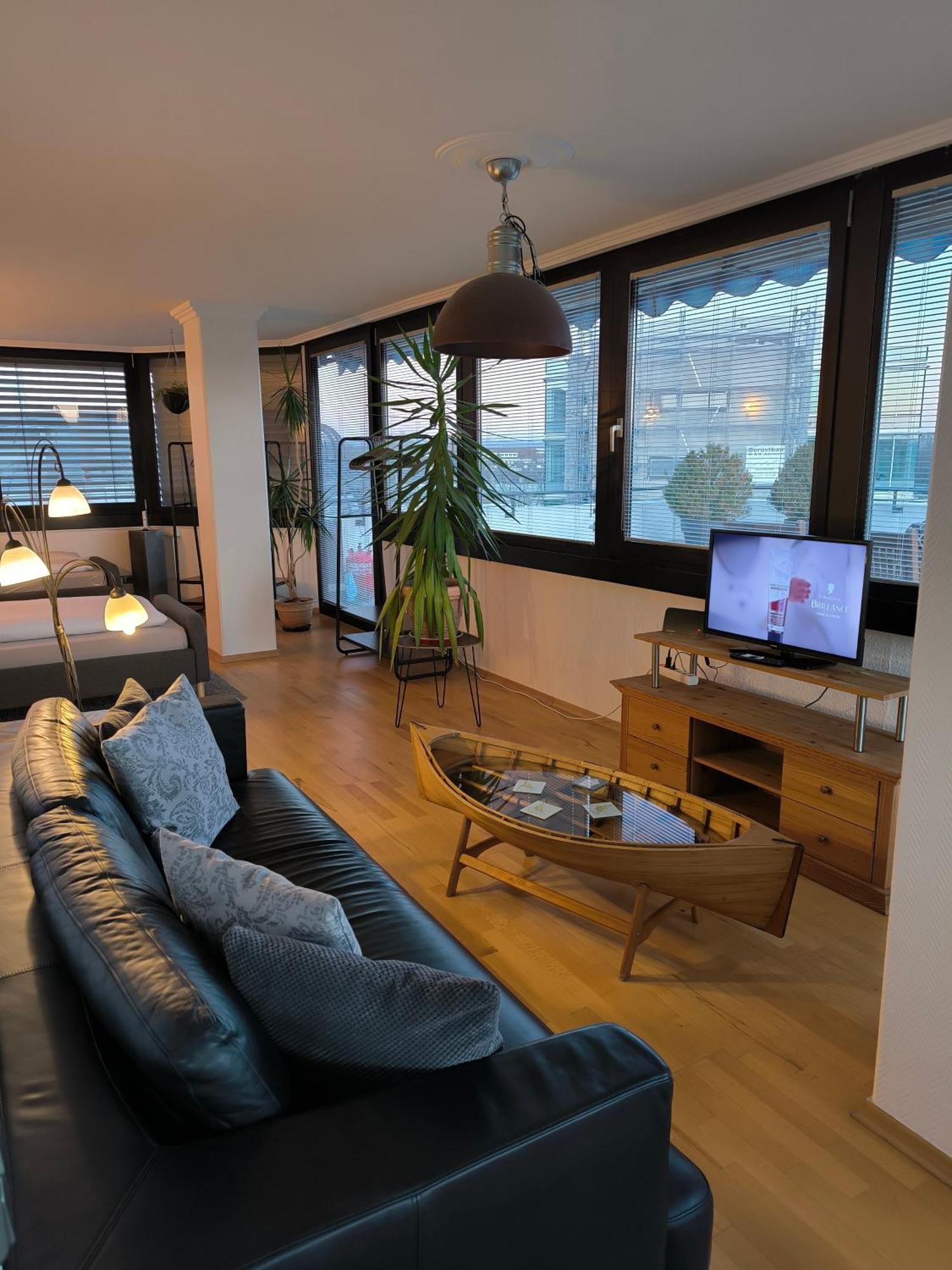 Im Herzen Von Wiesdorf- Blick Auf Das Bayer-Kreuz -Appartement Mit 2 Schlafzimmern-Fuer 3 Personen -Zentral Gelegen - Friedrich Ebert Platz 5A , 4Te Etage - Dachterrasse Und Sauna - Kaution Pflicht - レバークーゼン エクステリア 写真