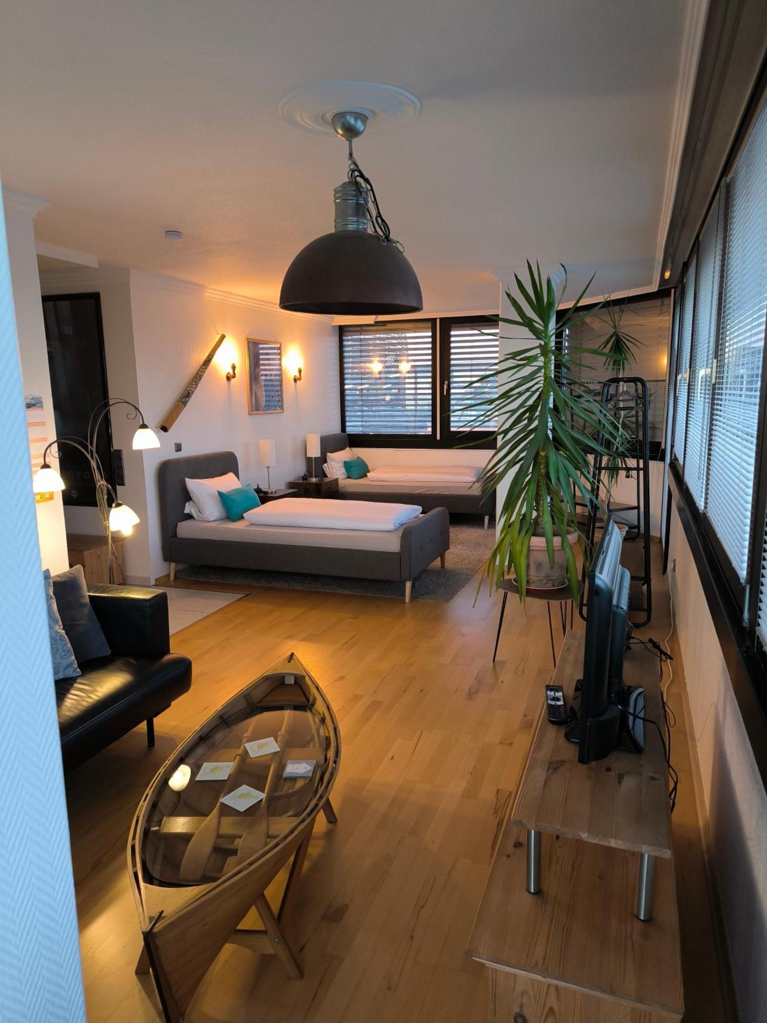 Im Herzen Von Wiesdorf- Blick Auf Das Bayer-Kreuz -Appartement Mit 2 Schlafzimmern-Fuer 3 Personen -Zentral Gelegen - Friedrich Ebert Platz 5A , 4Te Etage - Dachterrasse Und Sauna - Kaution Pflicht - レバークーゼン エクステリア 写真
