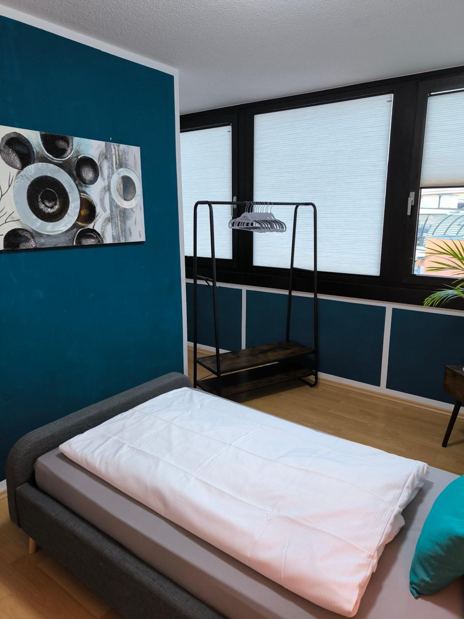 Im Herzen Von Wiesdorf- Blick Auf Das Bayer-Kreuz -Appartement Mit 2 Schlafzimmern-Fuer 3 Personen -Zentral Gelegen - Friedrich Ebert Platz 5A , 4Te Etage - Dachterrasse Und Sauna - Kaution Pflicht - レバークーゼン エクステリア 写真