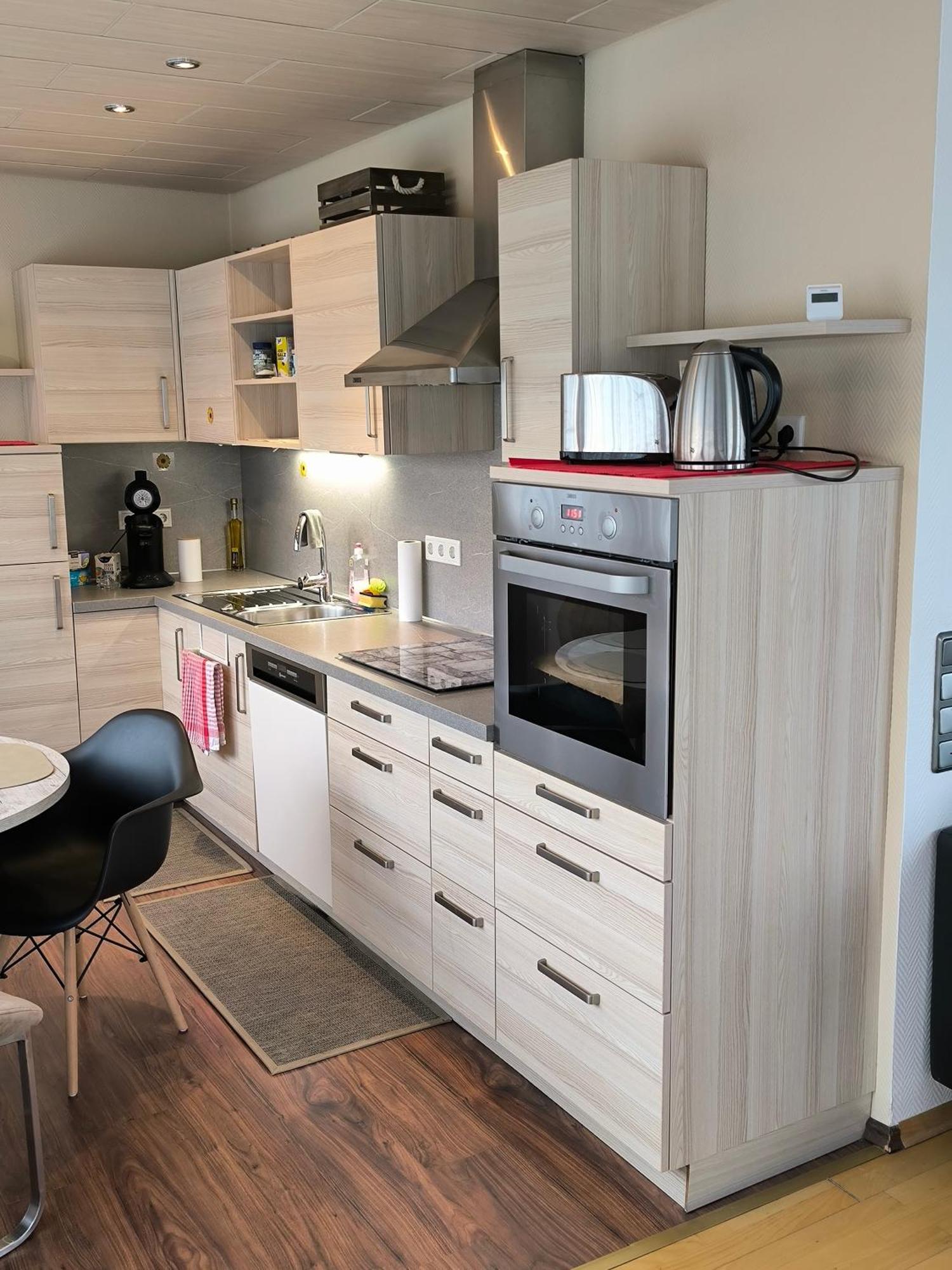 Im Herzen Von Wiesdorf- Blick Auf Das Bayer-Kreuz -Appartement Mit 2 Schlafzimmern-Fuer 3 Personen -Zentral Gelegen - Friedrich Ebert Platz 5A , 4Te Etage - Dachterrasse Und Sauna - Kaution Pflicht - レバークーゼン エクステリア 写真