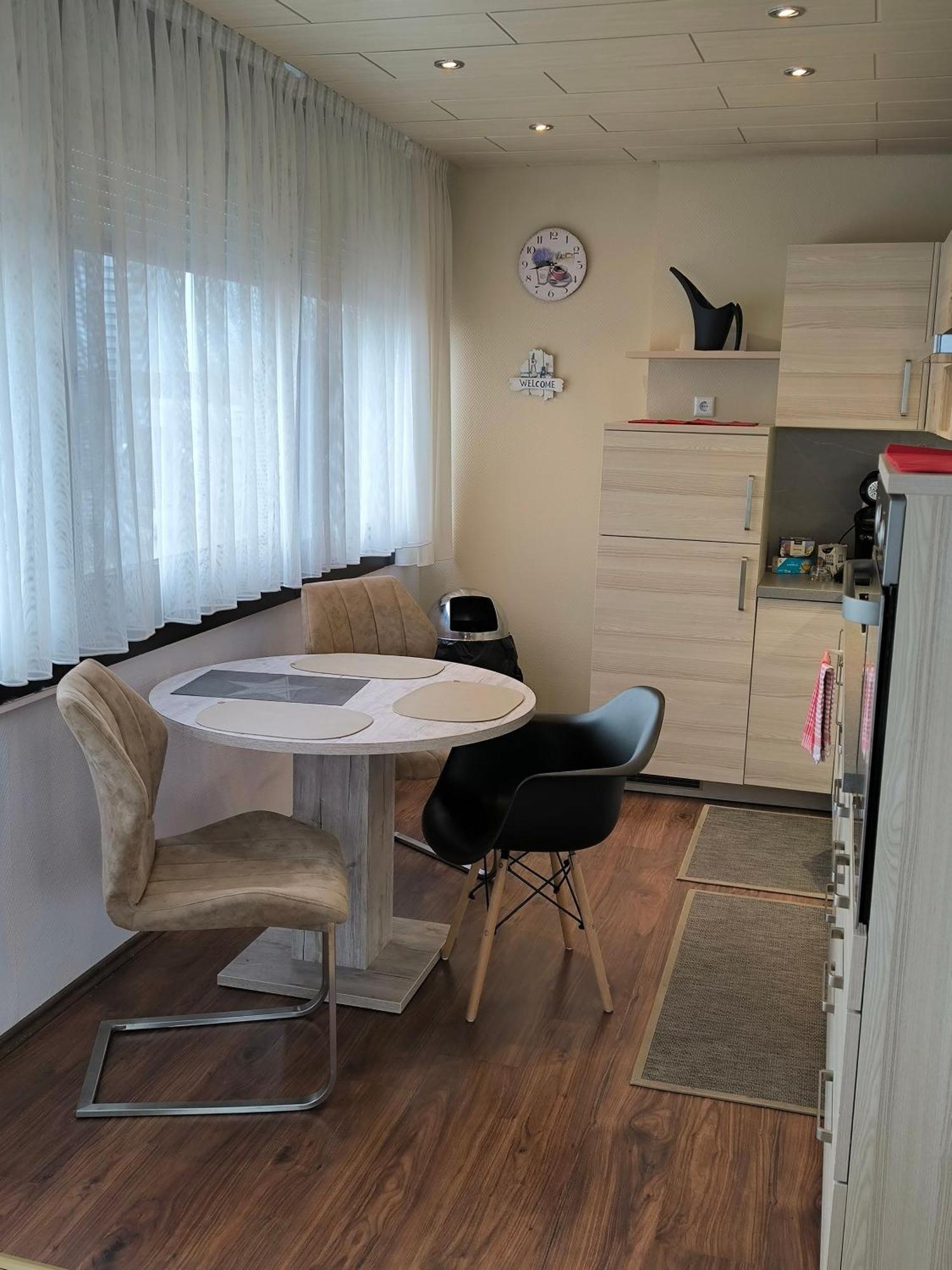 Im Herzen Von Wiesdorf- Blick Auf Das Bayer-Kreuz -Appartement Mit 2 Schlafzimmern-Fuer 3 Personen -Zentral Gelegen - Friedrich Ebert Platz 5A , 4Te Etage - Dachterrasse Und Sauna - Kaution Pflicht - レバークーゼン エクステリア 写真